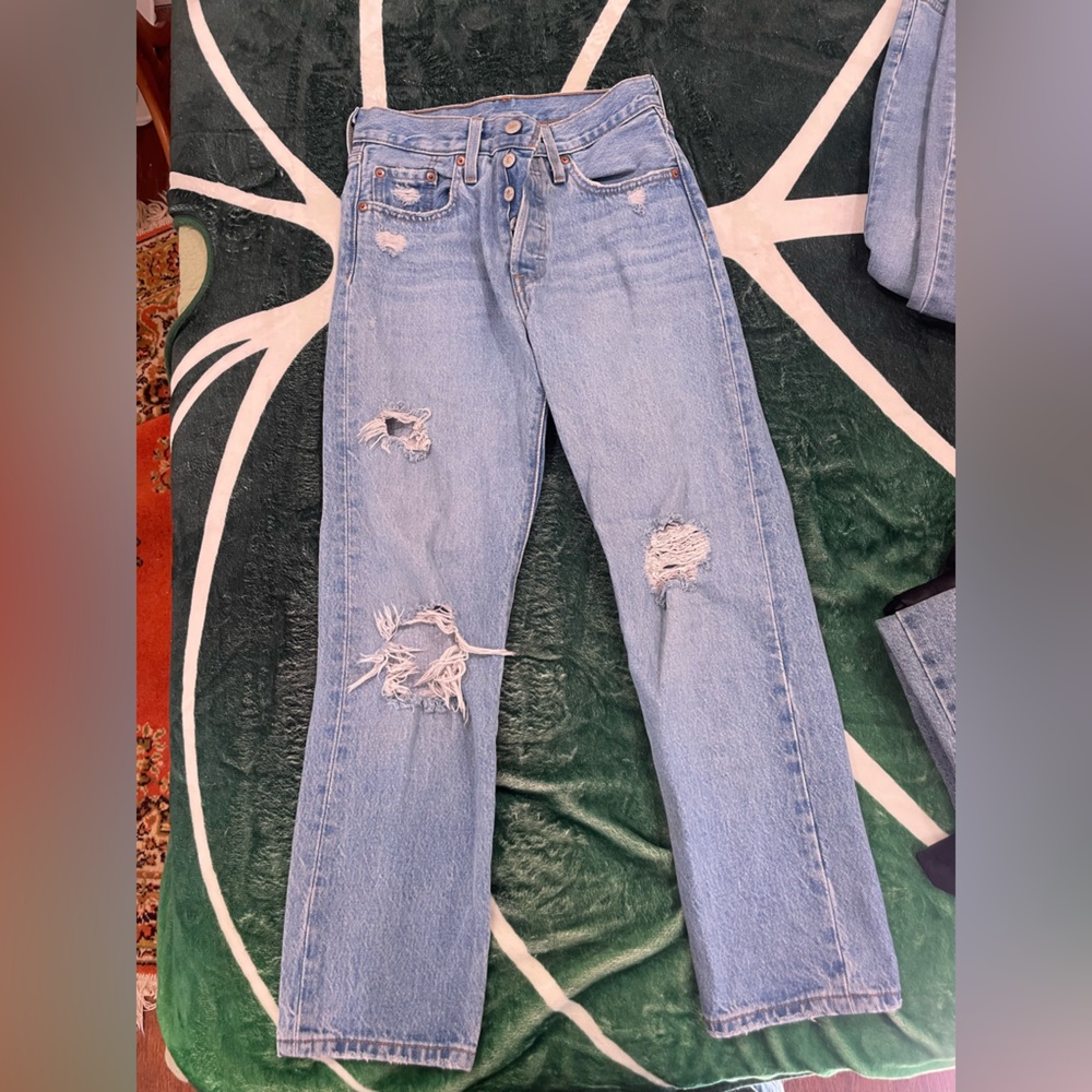 Levi’s ripped baggy jeans